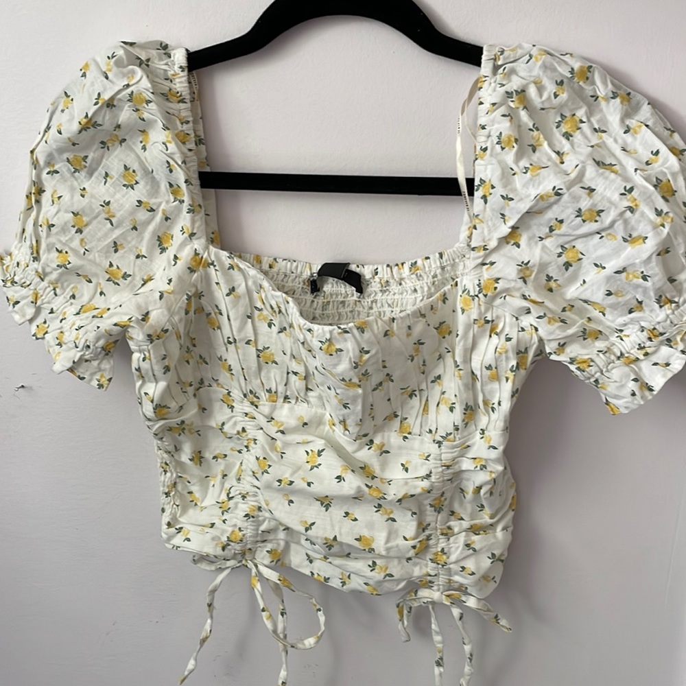 Forever 21 Floral Puff Sleeve Crop Top